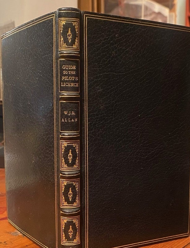 Item #020761 Allan's Guide to the Pilot's 'A' licence. W. J D. Allan.